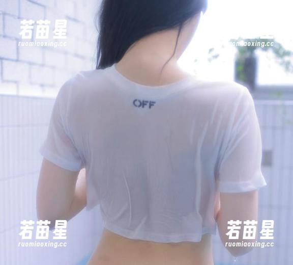 Addielyn(에디린)在透明背景下的写真，hahaha，链接可不会直接带来灵感。