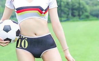 IMiss爱蜜社 – 在线看写真，张思允Nice的校服结合了年代感与不经意的清新，图片还挺养眼。