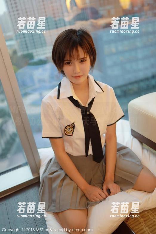 MFStar模范学院-Laura苏雨彤 MFStar模范学院 - 图册里的Laura苏雨彤:办公室小剧场,天马行空的飞翔!