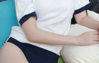 MFStar模范学院 – 艾希儿的黑丝写真，高清到你觉得她在你面前晃悠！