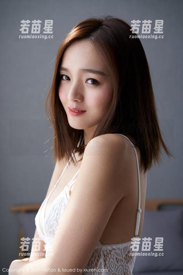 MiiTao蜜桃社-蜜蕊Mary MiiTao蜜桃社 - 蜜蕊Mary的写真:看这女神,真有魔力…还是影棚的灯太强?