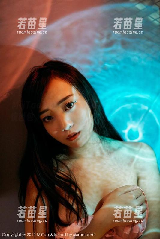 MiiTao蜜桃社-韵莉娜VANILLA MiiTao蜜桃社 - 韵莉娜VANILLA的眼镜图包,真是让人想大喊“这得花多少钱才有资格分享呀”!