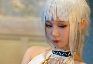 PAKI酱的镂空新娘装，果然是定制又迷人！这图片，可能会让我失眠哦。