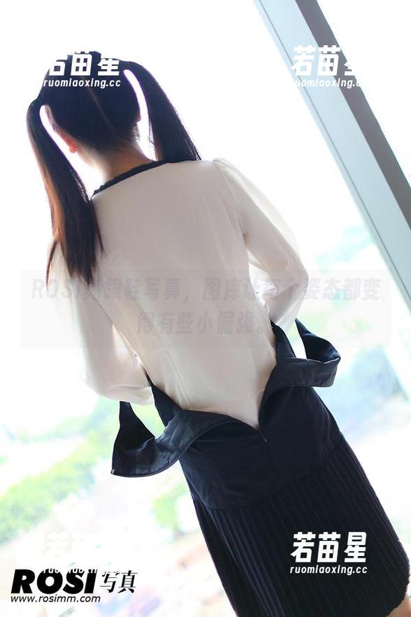 ROSI ROSI高跟鞋写真,图库让每个姿态都变得有些小倔强。