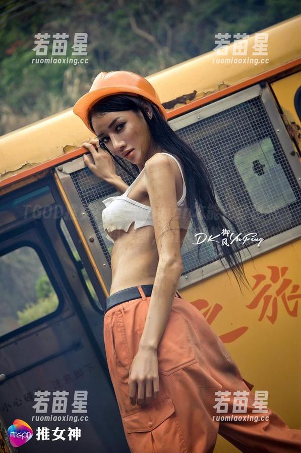 TGOD推女神-Luvian本能 TGOD推女神 - 当Luvian本能化身秘书:一组美图,摄人魂魄