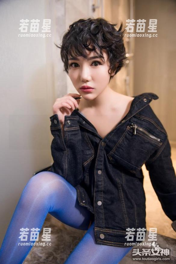 TouTiao头条女神-李丽莎 TouTiao头条女神 - 不谈内容,只说李丽莎的天台写真,画面让我盘算一堆事情