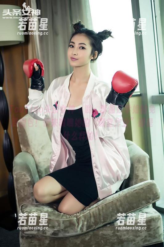 TouTiao头条女神 - 哟，李丽莎学姐的免费图包！快来瞧瞧她的“课堂作业”都是什么样的！