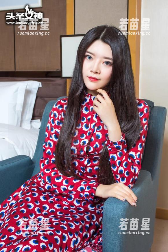 TouTiao头条女神-松果儿 TouTiao头条女神 - 说实话,松果儿把婚纱穿得如此抢眼,就是在无圣光的情况下也能赖上我。