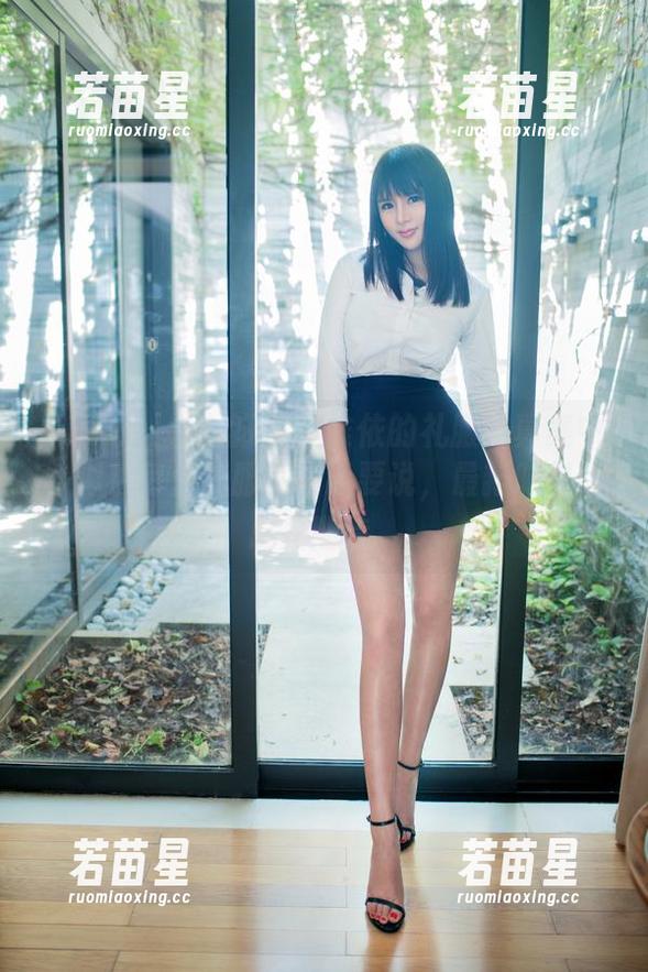 TuiGirl推女郎-赵惟依 TuiGirl推女郎 - 赵惟依的礼服写真集中,似乎每件礼服都有话要说,最新时刻,总是期待。