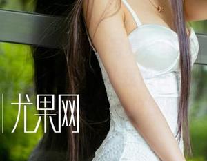 UGirls尤果网 – 最新写真，绮里嘉把眼镜驾驭得如此轻松，好让我也在镜头前试试这气质，或许我也能行？