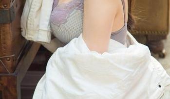 UGirls尤果网 – 天台上，赵娜娜的免费美图，除了美，腻不腻到账单上？