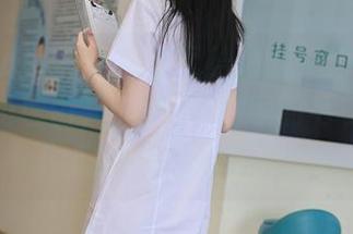 Xiuren秀人网 – 套图给了我一个寻找秋天秘密的理由，Candy糖糖的毛衣与落叶同框太合适了。