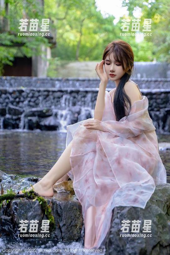 Xiuren秀人网-Emily尹菲 Xiuren秀人网 - 居家私拍:Emily尹菲教你如何在家把优雅和慵懒统统搞定!