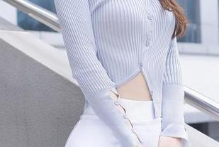 Xiuren秀人网 – 我嘞个去，小蛮妖_honey的比基尼写真更新，让我瞬间想起了那个浮误的海滩假期。