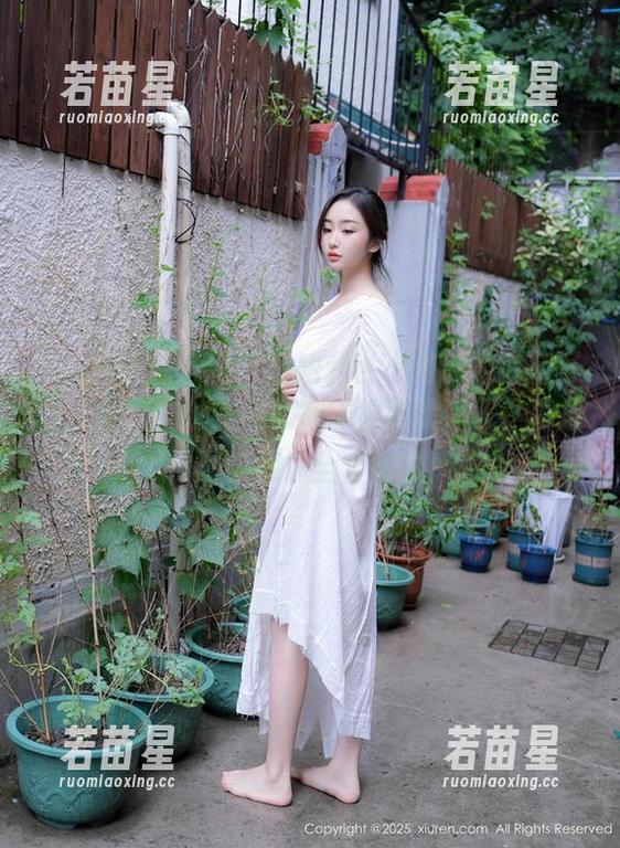 Xiuren秀人网-抖娘利世 Xiuren秀人网 - 抖娘利世小姐姐的镂空写真,把“空”的概念演绎得如此深入,真是目不暇接,全套来啦!