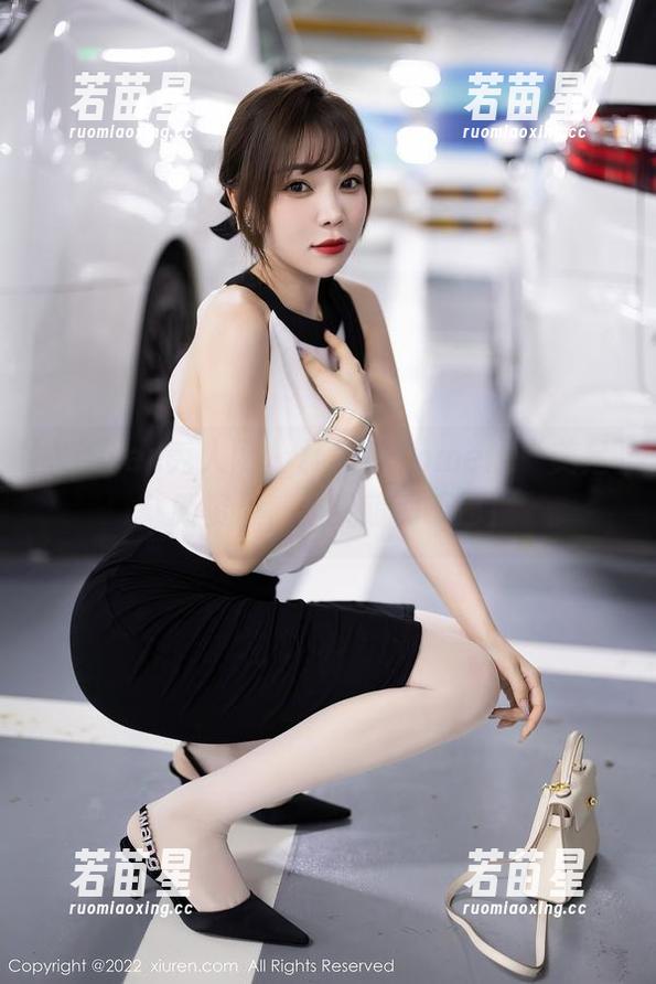 Xiuren秀人网-杨晨晨Yome Xiuren秀人网 - 杨晨晨Yome的“美足”新资源,足尖萌动不已!