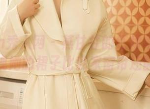 Xiuren秀人网 – 燕甘甘的红裙写真集：我发现她的裙子比我家窗帘还醒目！
