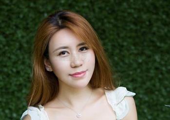 YouWu尤物馆 – 在壁纸里漫步，偶遇孟狐狸FoxYini的美腿