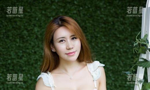 YouWu尤物馆 - 在壁纸里漫步，偶遇孟狐狸FoxYini的美腿