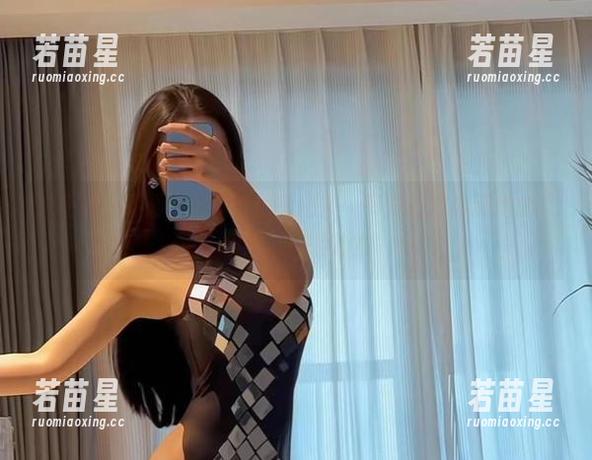 不爱笑的赛琳 微密圈 - 不爱笑的赛琳的新图集:有没有注意到她的“用心”在哪儿?