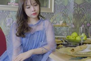 丽柜 – Vicky在天台的图库探险，与云朵无意闹腾一场