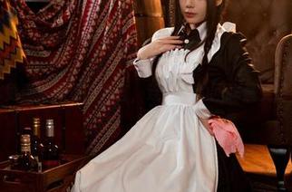 免费写真里的九言，连衣裙的回眸最灵魂