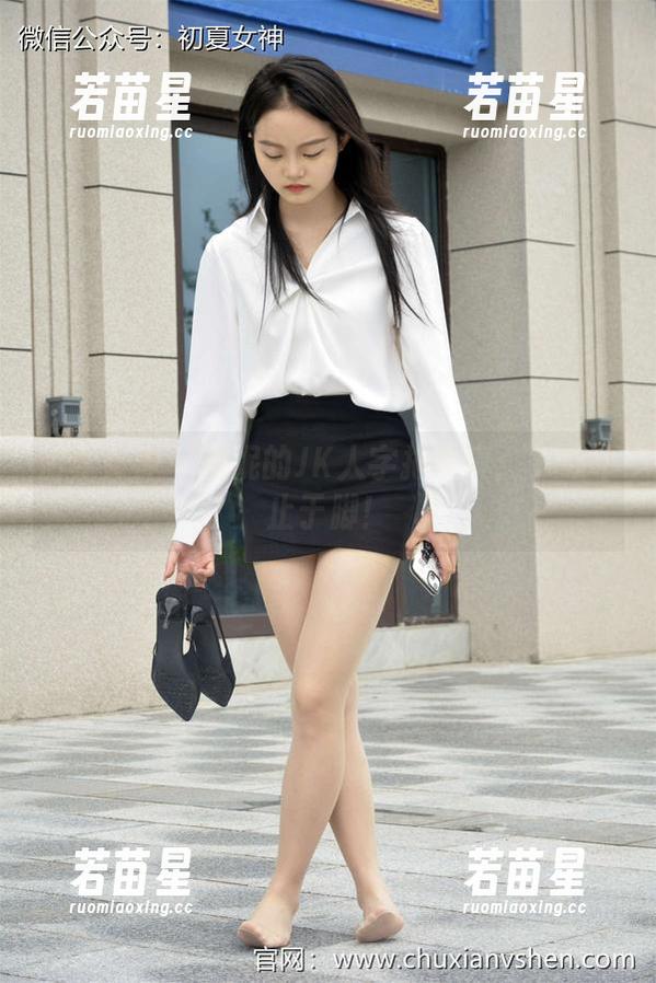 初夏女神-安妮 初夏女神 - 安妮的JK人字拖写真:下载不止于脚!