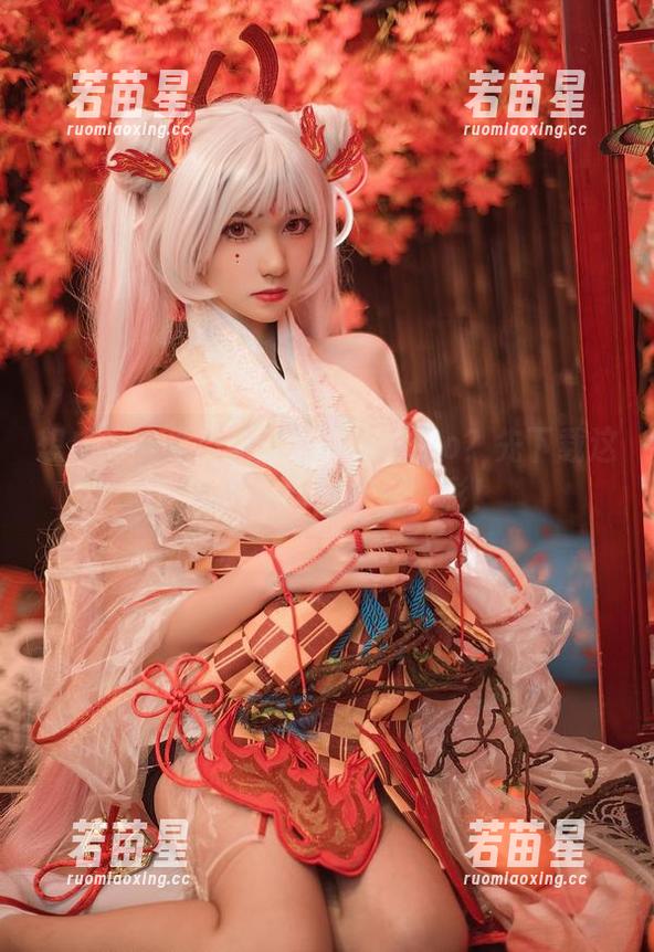 想成为响当当的南桃Momoko？先下载这组礼服写真，加倍光彩！