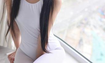 喵糖映画图库分享：夏日制服，穿衣服也能引发关注的时髦感。