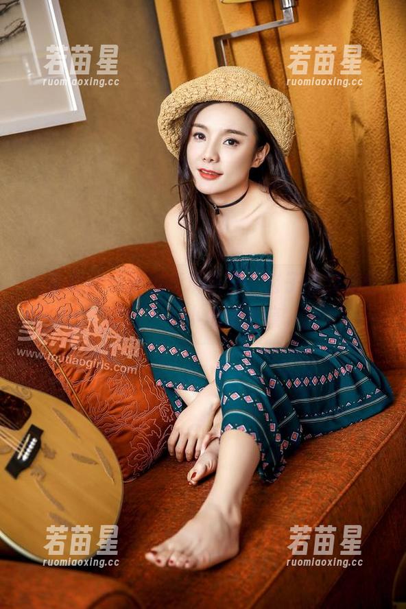 头条女神-玄子 头条女神 - 壁纸板块新宠,玄子的烈焰红唇,一不小心就上瘾。