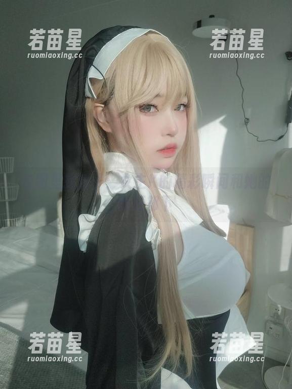 女主K 套图里找乐子:女主K的精彩瞬间和她的新任部下