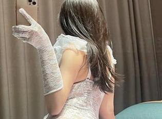微密圈 – 从原图看奶宝妹纸的红色随性，图片似乎在说：来吧，别怕！
