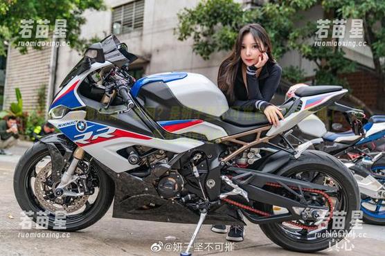 妍子坚不可摧 免费的“吉他妹妹”套图?是妍子坚不可摧最近终于想通了,还是我们运气好?