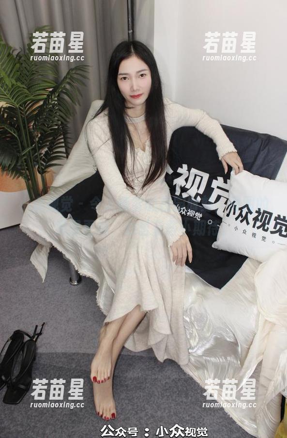 小众视觉-圆圆 小众视觉 - 令人停留的校园时刻,圆圆的原图更新,心里有些小期待。
