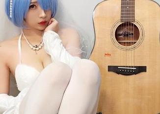 小女巫露娜的高清温柔cos，直接在线陷入这种满满的氛围里，让人移不开眼。