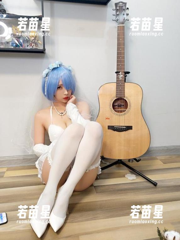 小女巫露娜 小女巫露娜的高清温柔cos,直接在线陷入这种满满的氛围里,让人移不开眼。