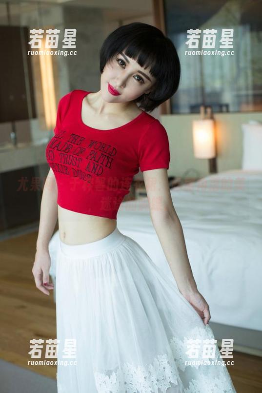 尤果网-于梓馨 尤果网 - 于梓馨的连衣裙:私房角落的美,迷途的蝴蝶。