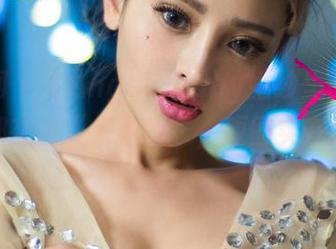 尤果网 – 飞Angelababy婚纱里的每个细节都在说“来看我”，原图实在是诱人。