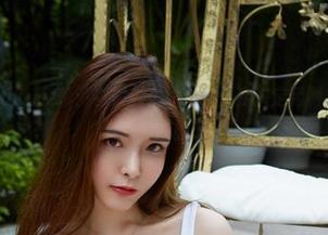 尤物馆 – Yuky伊珍：白衬衫在线，今天我决定用衬衫来拯救我的衣橱
