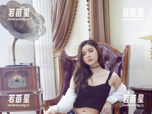 尤物馆-陆萱萱Cecilia 尤物馆 - 不得不提,陆萱萱Cecilia的泳装私拍图集,湖水边真心让人想冲进去。
