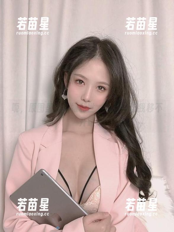抖娘利世 呃,原图里的抖娘利世,油亮到让我移不开眼