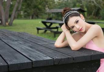 推女神 – 最新的尤Una娜美腿照，让我心中默念“练腿很重要”