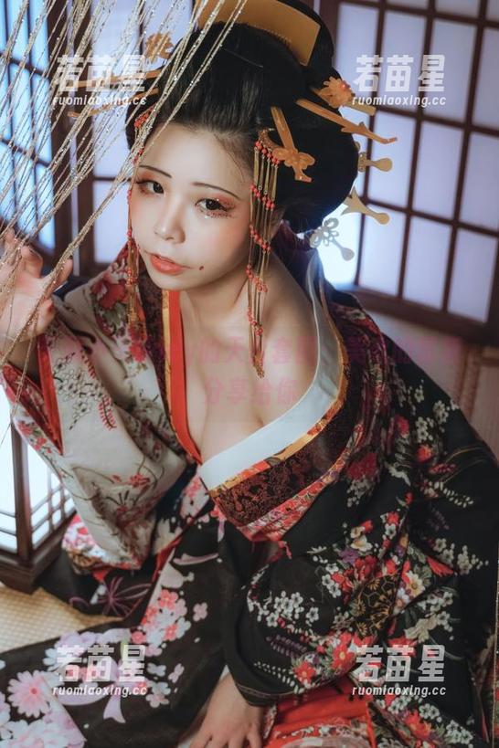 无颜小天使wy 无颜小天使wy的天台套图:美欲的背叛分享给你