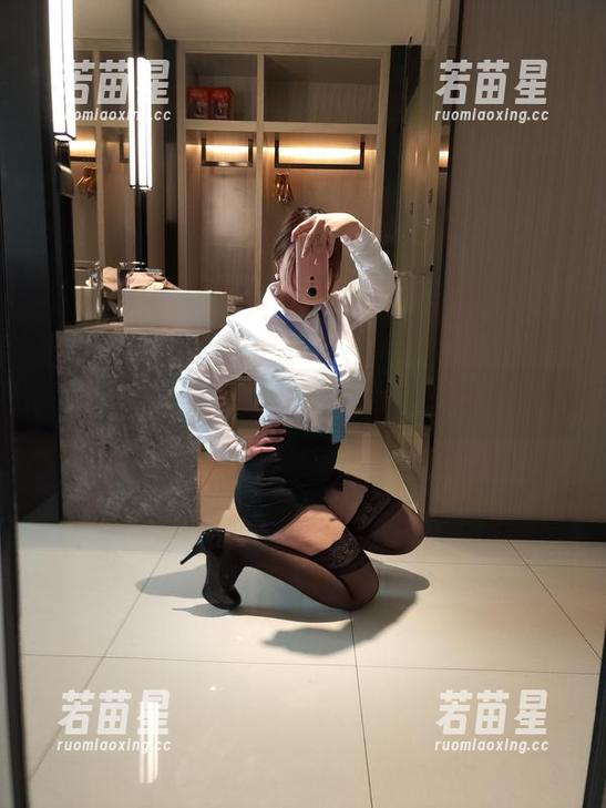 无颜小天使wy 高清浴室:无颜小天使wy的独特洗礼