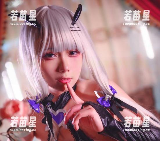 遇见末夜787的写真，特别的宠物，你说我该盯着哪个看？