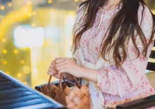 随便一瞥，“桜桃喵”居然默默把吊带穿得如此出色，难道是见过这个世间的所有翻车？