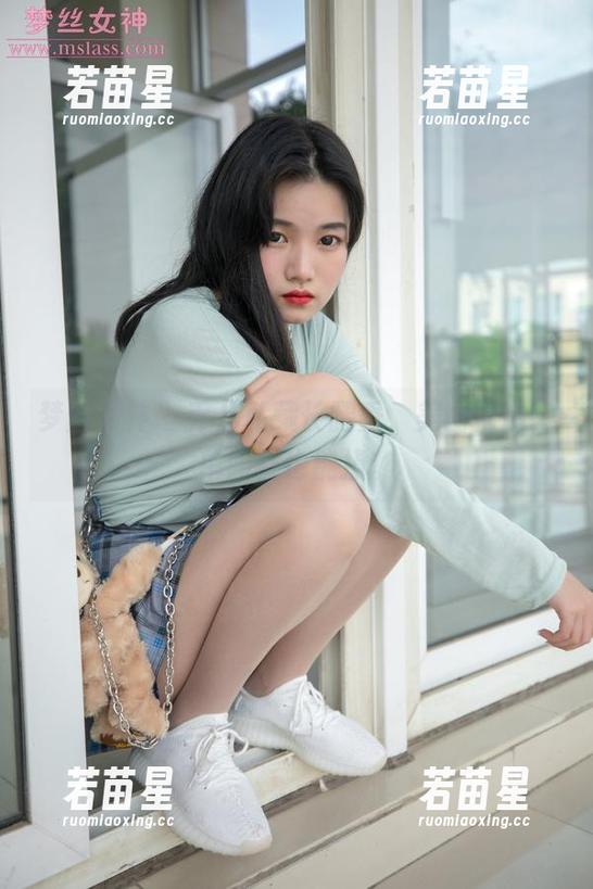梦丝女神-乔儿 梦丝女神 - 乔儿私藏长腿秀,美图精选,单眼皮也能撩。