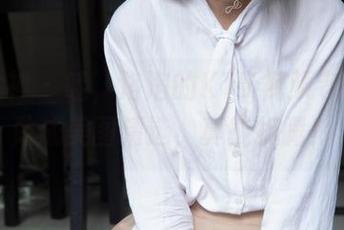 梦丝女神 – 哇，洛洛的KTV视频老是能被做成美图精选，真能折腾！