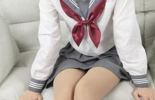 梦丝女神 – 玥玥的泳池派对：当抢好位置变成，我把你的泳衣拍成了写真图册！