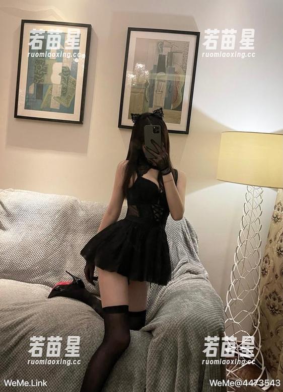 梦里一只喵 微密圈 - 胡乱翻看梦里一只喵的圣诞限定图集,节日气氛跟她的姿态全都洋溢出来了!